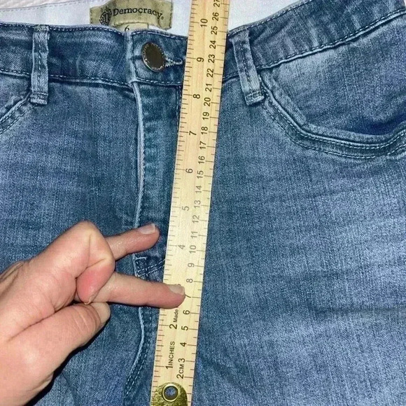 Democracy Size 6 AB Technology Women's 4” Inseam Medium Wash Jean Shorts Classic - Picture 5 of 8